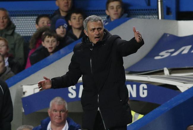 Mourinho, una foto con i boss di Scampia li potrebbe scagionare dal un’accusa di omicidio Mourinho, una foto con i boss di Scampia li potrebbe scagionare dal un’accusa di omicidio