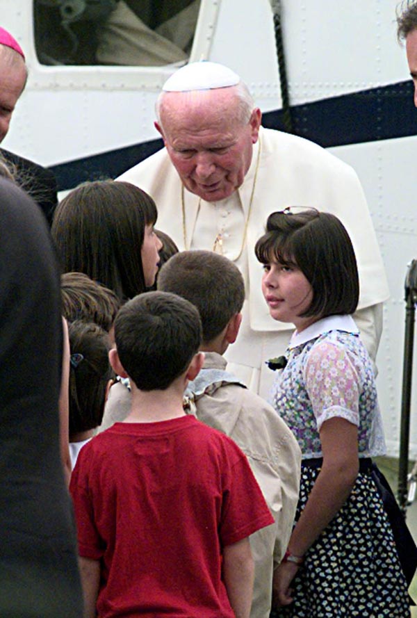 Schiacciato dalla croce di Wojtyla, muore 21enne Schiacciato dalla croce di Wojtyla, muore 21enne