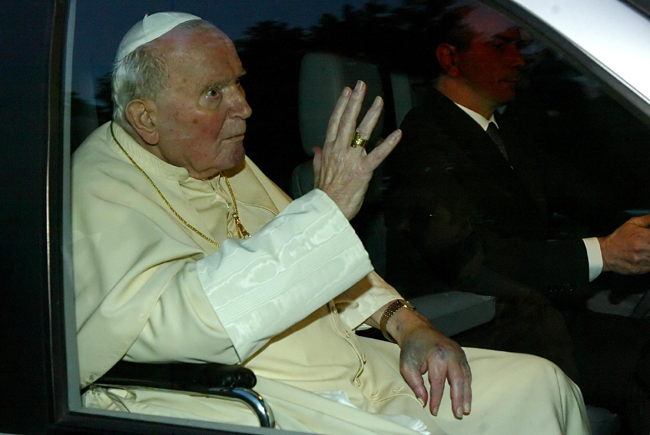 Canonizzazioni, Papa Emerito concelebrerà con Francesco Canonizzazioni, Papa Emerito concelebrerà con Francesco