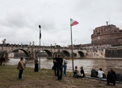 Canonizzazioni, fedeli in preghiera anche sul gretto del Tevere