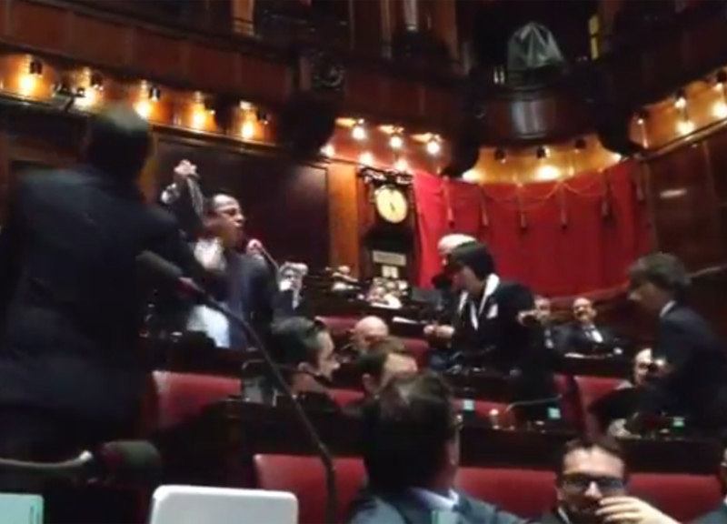 Camera/ Buonanno sospeso 12 giorni per la spigola in Aula