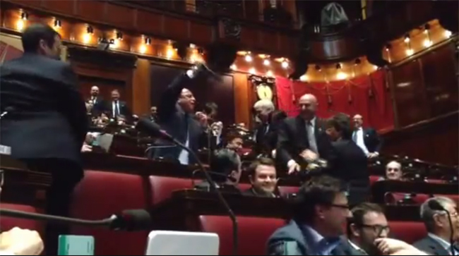 Camera/ Buonanno sospeso 12 giorni per la spigola in Aula