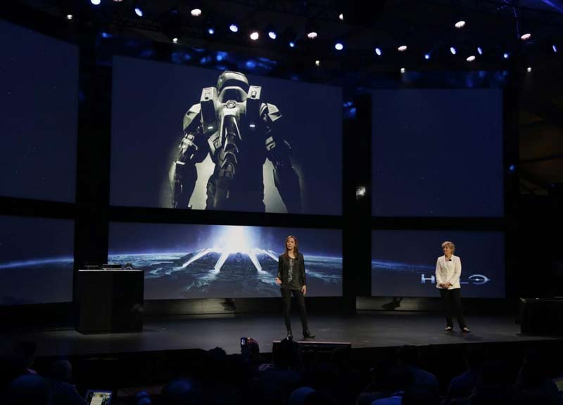 La Xbox diventa una tv: Microsoft ingaggia Spielberg e Henry La Xbox diventa una tv: Microsoft ingaggia Spielberg e Henry