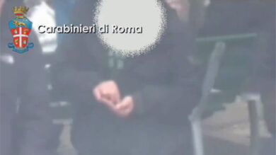 VIDEO: spaccio al liceo Virgilio, pusher in ricreazione: presi