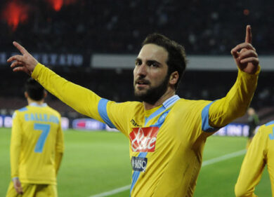 The Guardian, Napoli “roccaforte mafia”, club insorge