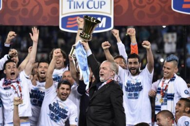 Coppa Italia al Napoli, ma è la notte della vergogna. Le foto