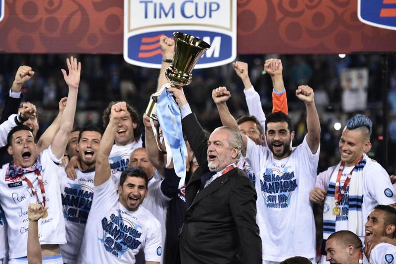 Coppa Italia al Napoli, ma è la notte della vergogna. Le foto Coppa Italia al Napoli, ma è la notte della vergogna. Le foto