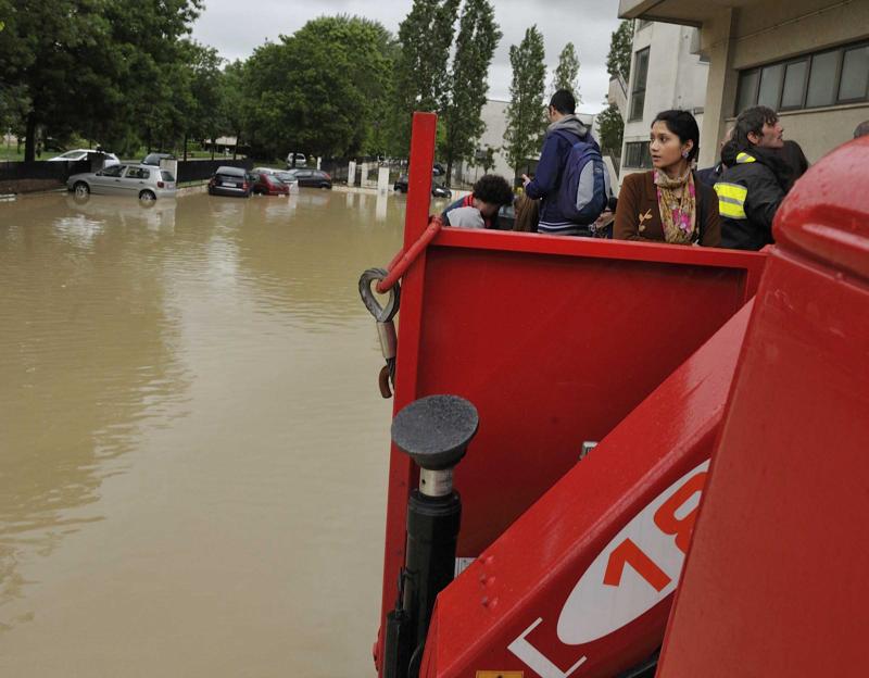 Alluvioni e frane, Marche in ginocchio. Renzi: “Governo presente”. Video Alluvioni e frane, Marche in ginocchio. Renzi: “Governo presente”. Video