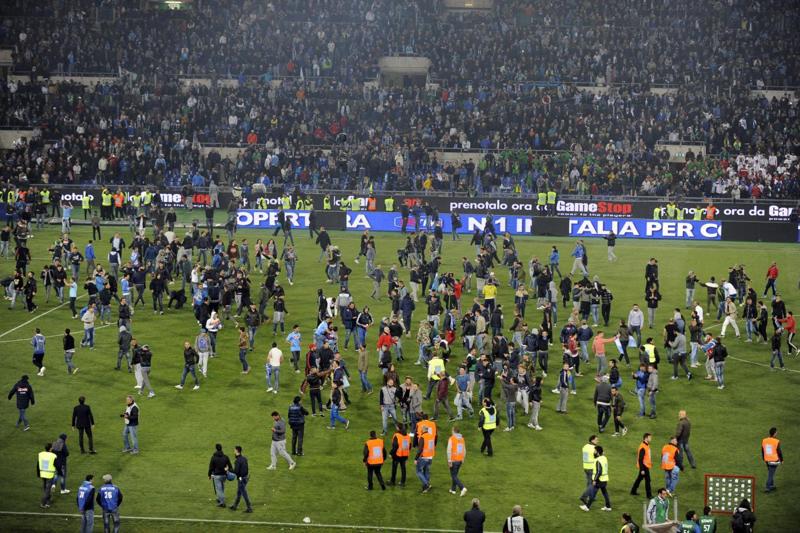 Lo zio di Ciro attacca: “Soccorsi lenti. Genny ‘a Carogna? L’ho ringraziato” Lo zio di Ciro attacca: “Soccorsi lenti. Genny ‘a Carogna? L’ho ringraziato”