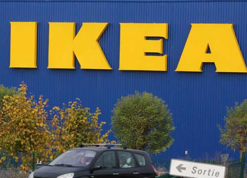 Scontri all’Ikea di Piacenza. Tre feriti, chiuso lo stabilimento Scontri all’Ikea di Piacenza. Tre feriti, chiuso lo stabilimento