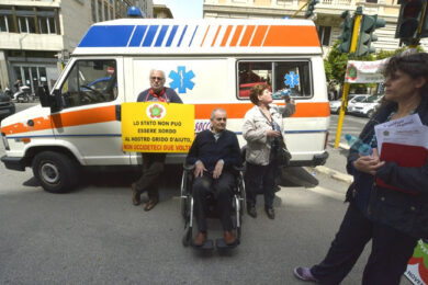 Protesta dei malati di Sla. Oltre al presidio lo sciopero della fame