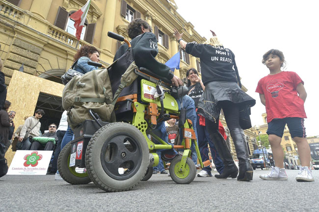 Protesta dei malati di Sla. Oltre al presidio lo sciopero della fame Protesta dei malati di Sla. Oltre al presidio lo sciopero della fame