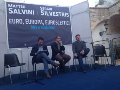 Il leader leghista Matteo Salvini contestato a Locorotondo. Foto
