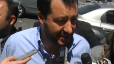 VIDEO: Matteo Salvini contestato e cacciato dai napoletani