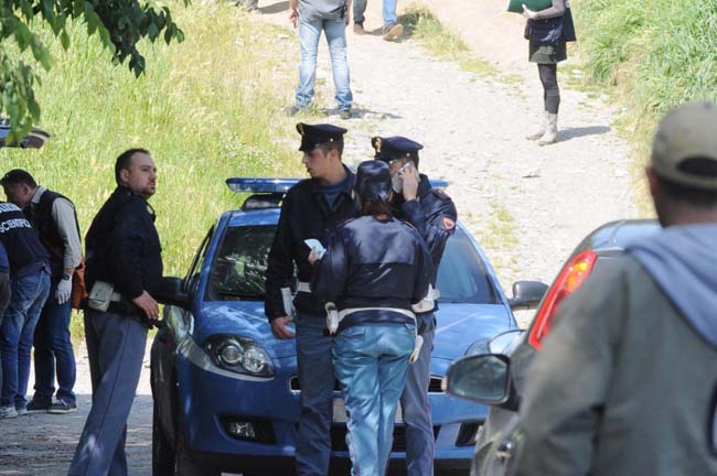 Donna crocifissa, stesso Dna in 3 casi: “Oggetti di tortura in valigia” Donna crocifissa, stesso Dna in 3 casi: “Oggetti di tortura in valigia”