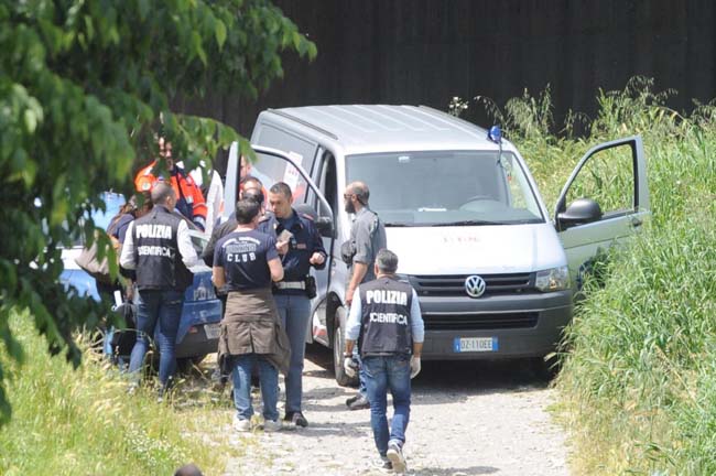 Donna crocifissa, stesso Dna in 3 casi: “Oggetti di tortura in valigia” Donna crocifissa, stesso Dna in 3 casi: “Oggetti di tortura in valigia”