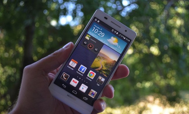 Low cost e perfetto per i selfie: Huawei sfodera il P7 Low cost e perfetto per i selfie: Huawei sfodera il P7