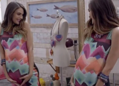 Vuole un figlio e buca il condom. Bufera su spot Desigual