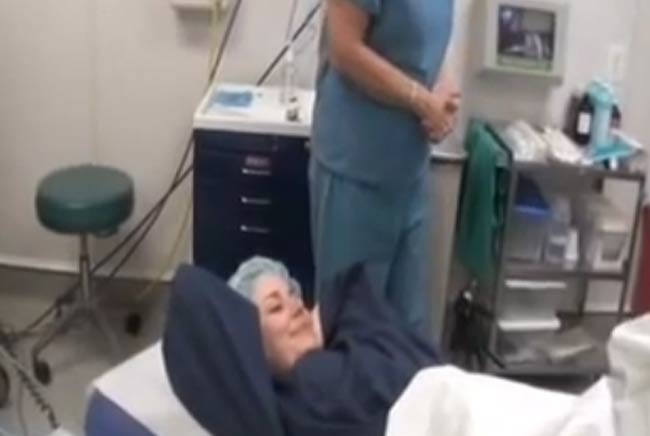 Ragazza si filma durante l’aborto. Il video choc Ragazza si filma durante l’aborto. Il video choc