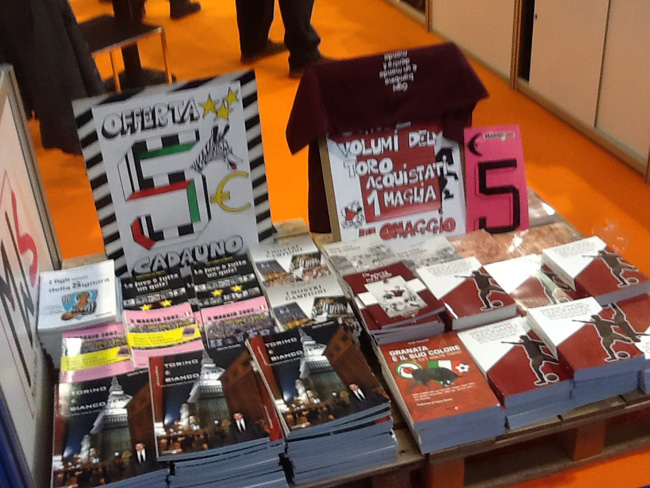 Grande folla al Salone di Torino – Le immagini Grande folla al Salone di Torino – Le immagini