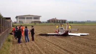 VIDEO: ultraleggero precipita nel Milanese: morti i 2 passeggeri a bordo