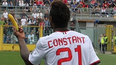 Milan ko al 95′. Addio all’Europa. Lanciata una banana a Constant
