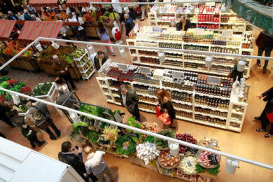 Eataly chiuso per lutto. Muore commesso: malore