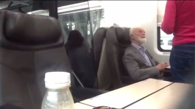 Scalfari in treno incontra una fan… VIDEO