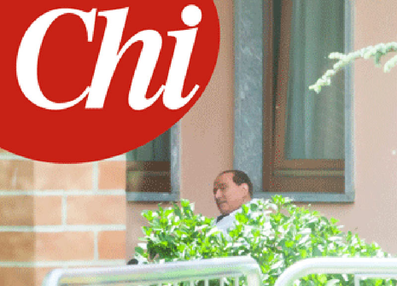 Berlusconi con il camice bianco. Eccolo ai servizi sociali. Le foto