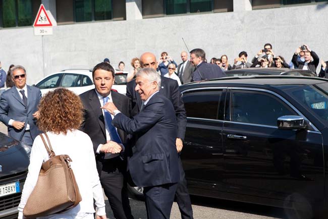 Expo, Renzi contestato a Milano. “Lo Stato è più forte dei ladri” Expo, Renzi contestato a Milano. “Lo Stato è più forte dei ladri”