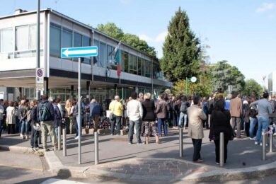 Expo, Renzi contestato a Milano. “Lo Stato è più forte dei ladri”