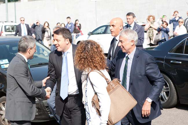 Expo, Renzi contestato a Milano. “Lo Stato è più forte dei ladri” Expo, Renzi contestato a Milano. “Lo Stato è più forte dei ladri”