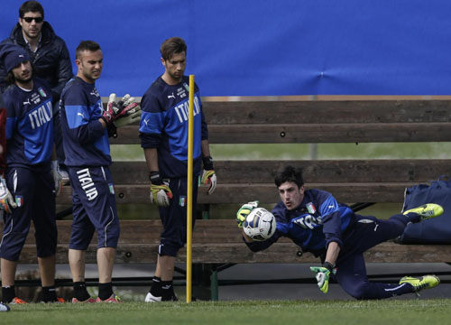 Prandelli lascia a casa El Shaarawy e Gilardino. FORUM Prandelli lascia a casa El Shaarawy e Gilardino. FORUM