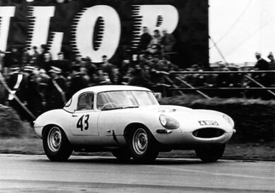 Ritorna la Jaguar E-TYPE “LIGHTWEIGHT”