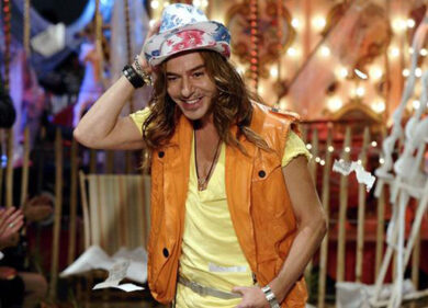 John Galliano vola in Russia: dirigerà il colosso dei cosmetici