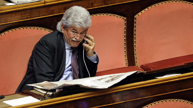 VIDEO: il senatore Razzi: Papa Francesco come Ponzio Pilato. Non lo dice, ma voterebbe per Berlusconi VIDEO: il senatore Razzi: Papa Francesco come Ponzio Pilato. Non lo dice, ma voterebbe per Berlusconi