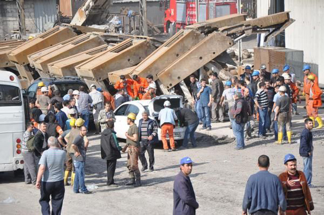 Turchia, inferno in miniera: oltre 200 i morti Turchia, inferno in miniera: oltre 200 i morti