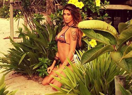 Da “Chiambretti Supermarket” il siparietto sensuale di Belen…