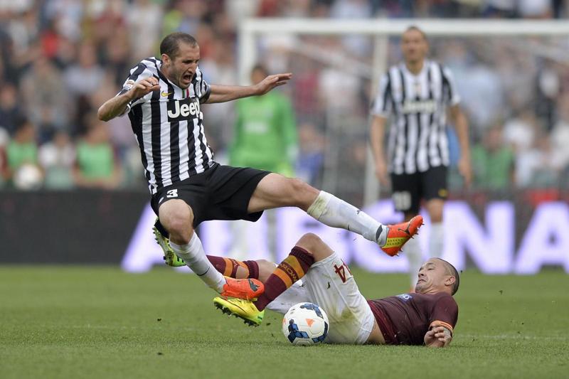 Pirlo difende Chiellini: “Gesto non violento. Il calcio è uno sport di contatto” Pirlo difende Chiellini: “Gesto non violento. Il calcio è uno sport di contatto”
