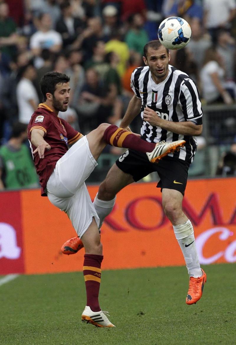 Pirlo difende Chiellini: “Gesto non violento. Il calcio è uno sport di contatto” Pirlo difende Chiellini: “Gesto non violento. Il calcio è uno sport di contatto”
