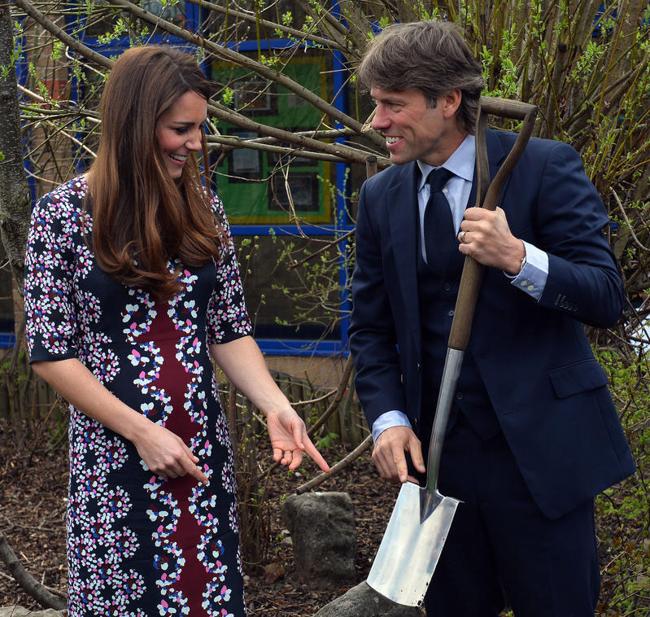 Kate (Middleton) non c’è. E l’altra Kate (Moss) “seduce” il principe William Kate (Middleton) non c’è. E l’altra Kate (Moss) “seduce” il principe William