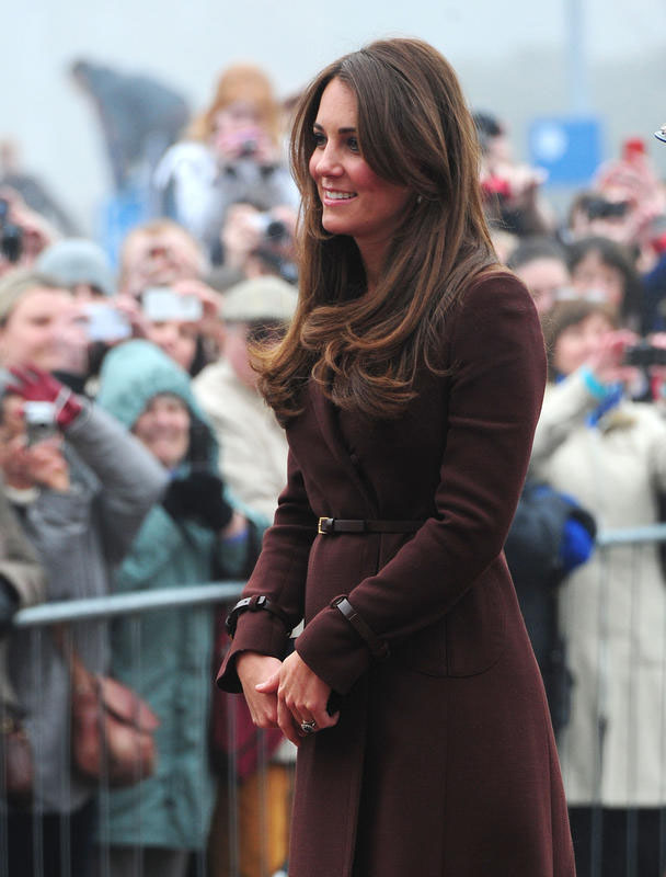 Kate (Middleton) non c’è. E l’altra Kate (Moss) “seduce” il principe William Kate (Middleton) non c’è. E l’altra Kate (Moss) “seduce” il principe William