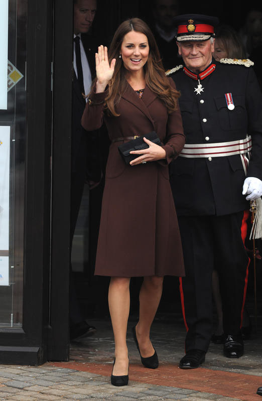 Kate (Middleton) non c’è. E l’altra Kate (Moss) “seduce” il principe William Kate (Middleton) non c’è. E l’altra Kate (Moss) “seduce” il principe William