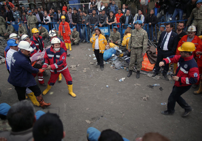 Turchia, la tragedia in miniera scatena la guerriglia Istanbul Turchia, la tragedia in miniera scatena la guerriglia Istanbul