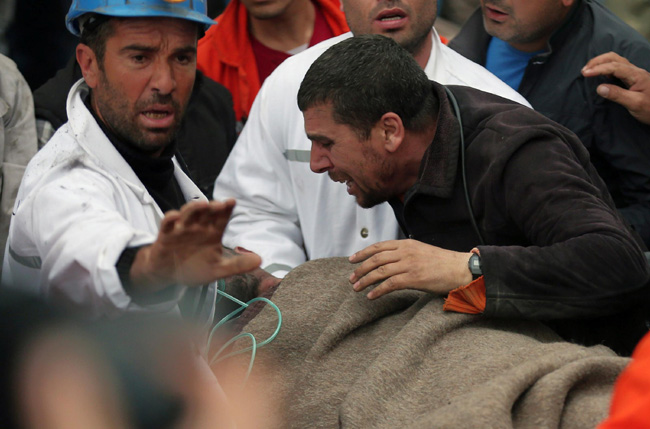 Turchia, la tragedia in miniera scatena la guerriglia Istanbul Turchia, la tragedia in miniera scatena la guerriglia Istanbul