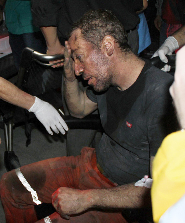 Strage in miniera, il consigliere di Erdogan prende a calci un dimostrante. VIDEO Strage in miniera, il consigliere di Erdogan prende a calci un dimostrante. VIDEO