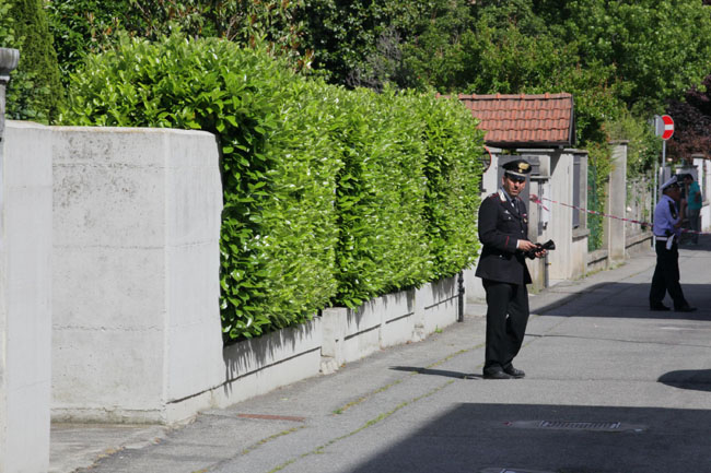 Famiglia di tre persone massacrata nel Vercellese. Il giallo