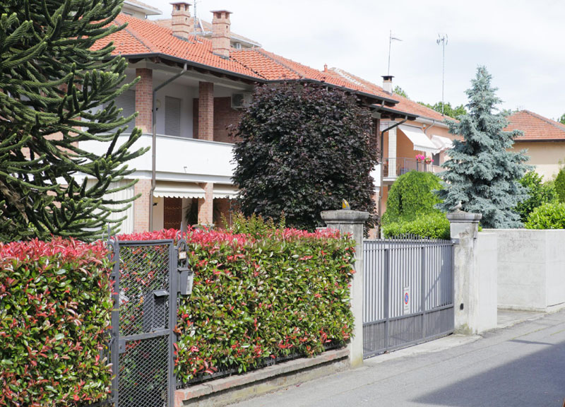 Famiglia di tre persone massacrata nel Vercellese. Il giallo