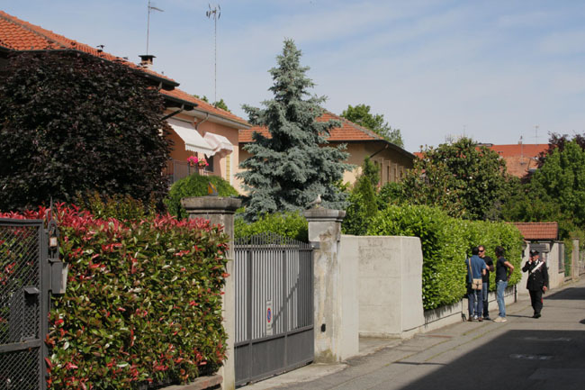 Santhià, 3 morti per 300 euro. “Uccisi sotto l’effetto della cocaina”