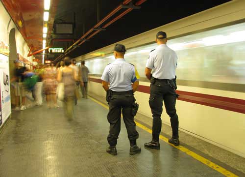 Sicurezza, dopo il tweet l’sms. I-Guerra a pusher e lucciole Sicurezza, dopo il tweet l’sms. I-Guerra a pusher e lucciole
